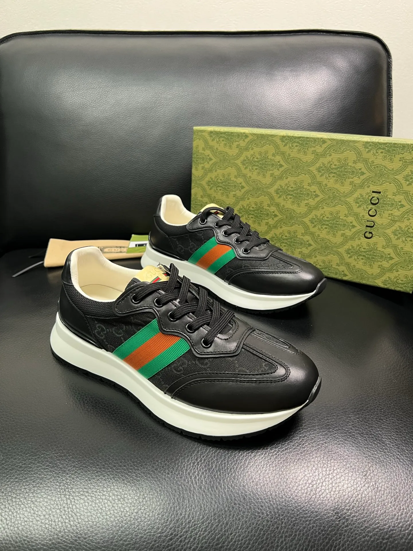 Men's shoes 💰800 Gucci top purchasing Gucci counter new model, original factory configuration of imported cowhide from Italy with printed cloth fabric, imported cowhide lining, breathable and comfortable, sole: original factory special sole is super comfortable, original factory and single goods are high quality, welcome to compare, code number 38-44 (customized 45 46) 85865